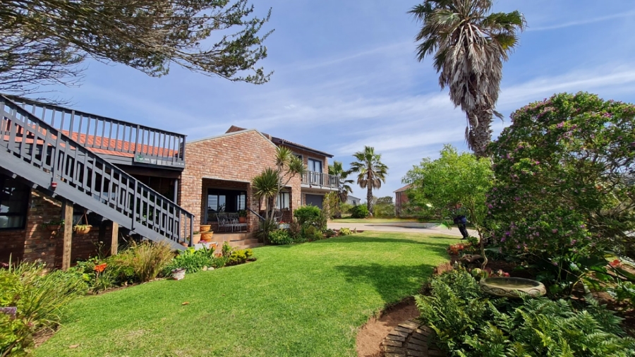 4 Bedroom Property for Sale in Boggomsbaai Western Cape